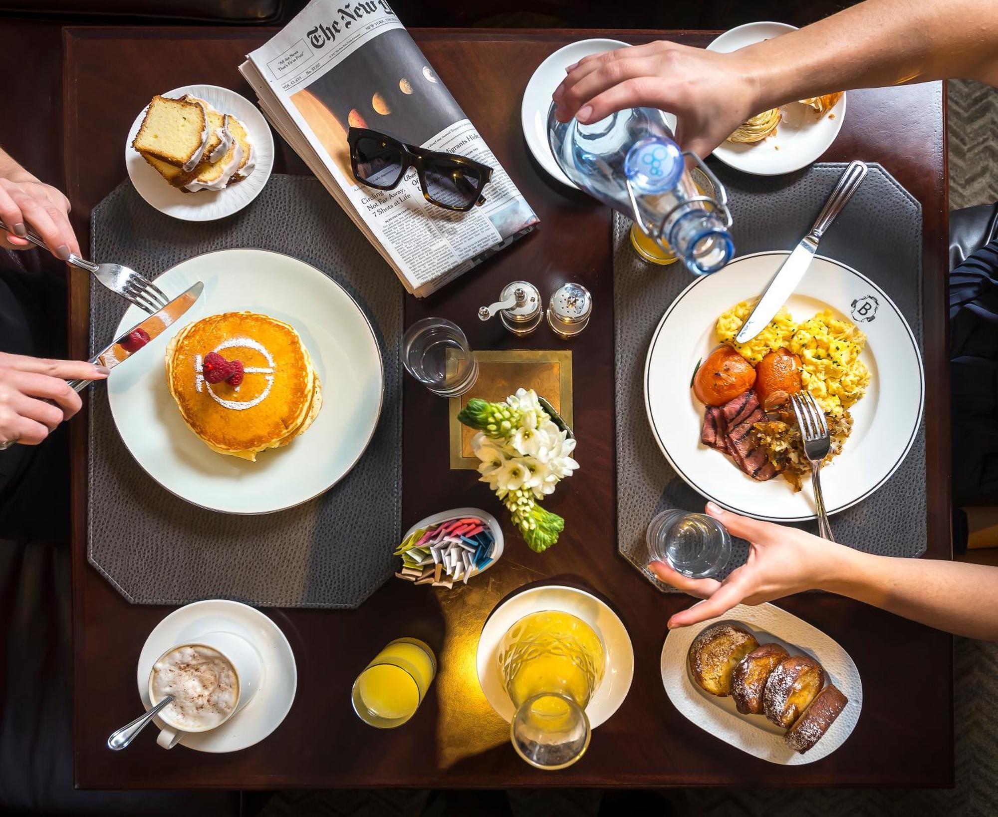 Intercontinental New York Barclay Hotel By Ihg Ngoại thất bức ảnh A typical breakfast at the restaurant
