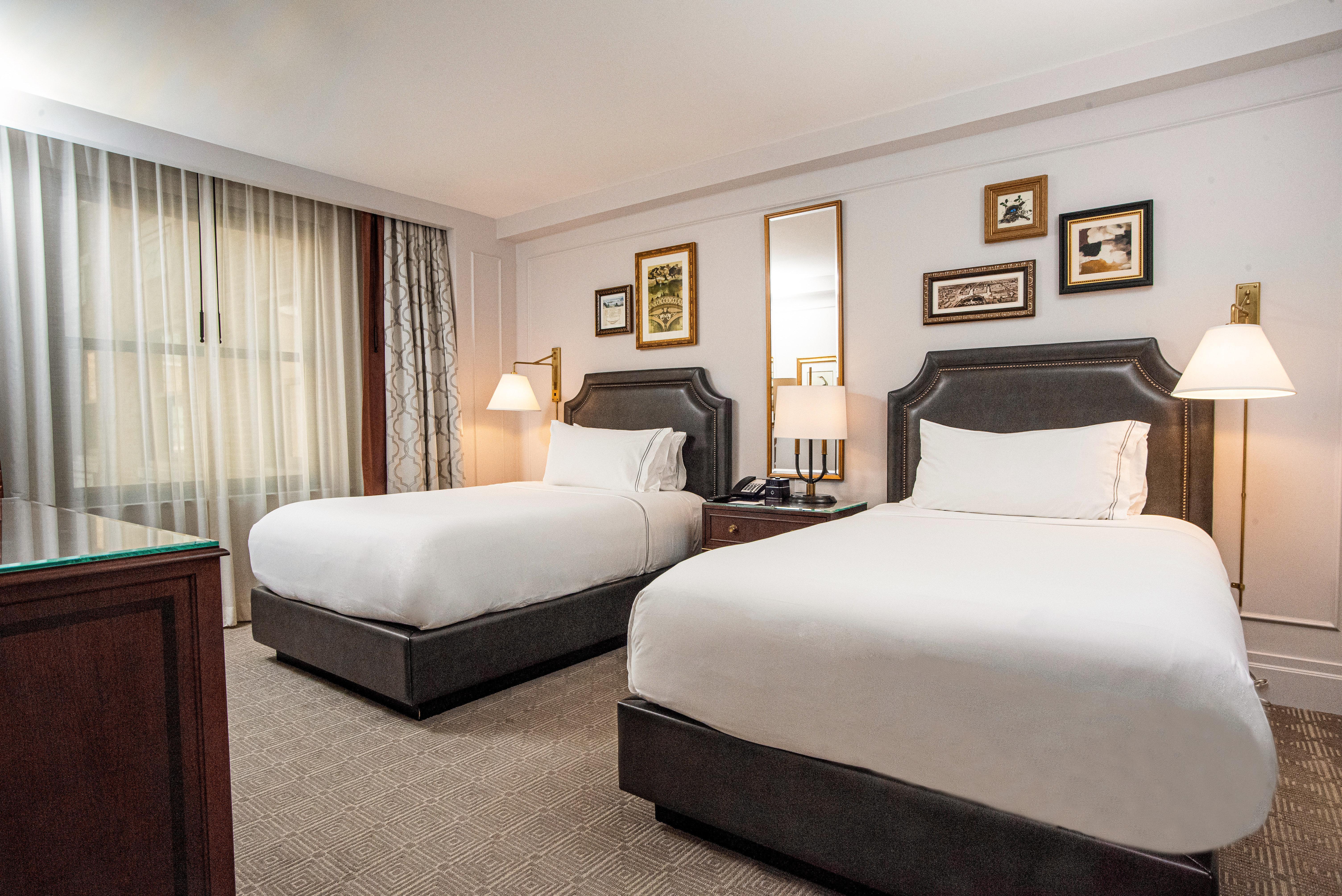 Intercontinental New York Barclay Hotel By Ihg Ngoại thất bức ảnh A guest room at the Waldorf Astoria Chicago