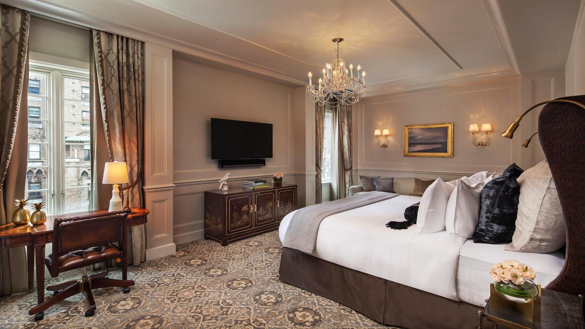 Intercontinental New York Barclay Hotel By Ihg Ngoại thất bức ảnh A bedroom at The St. Regis New York