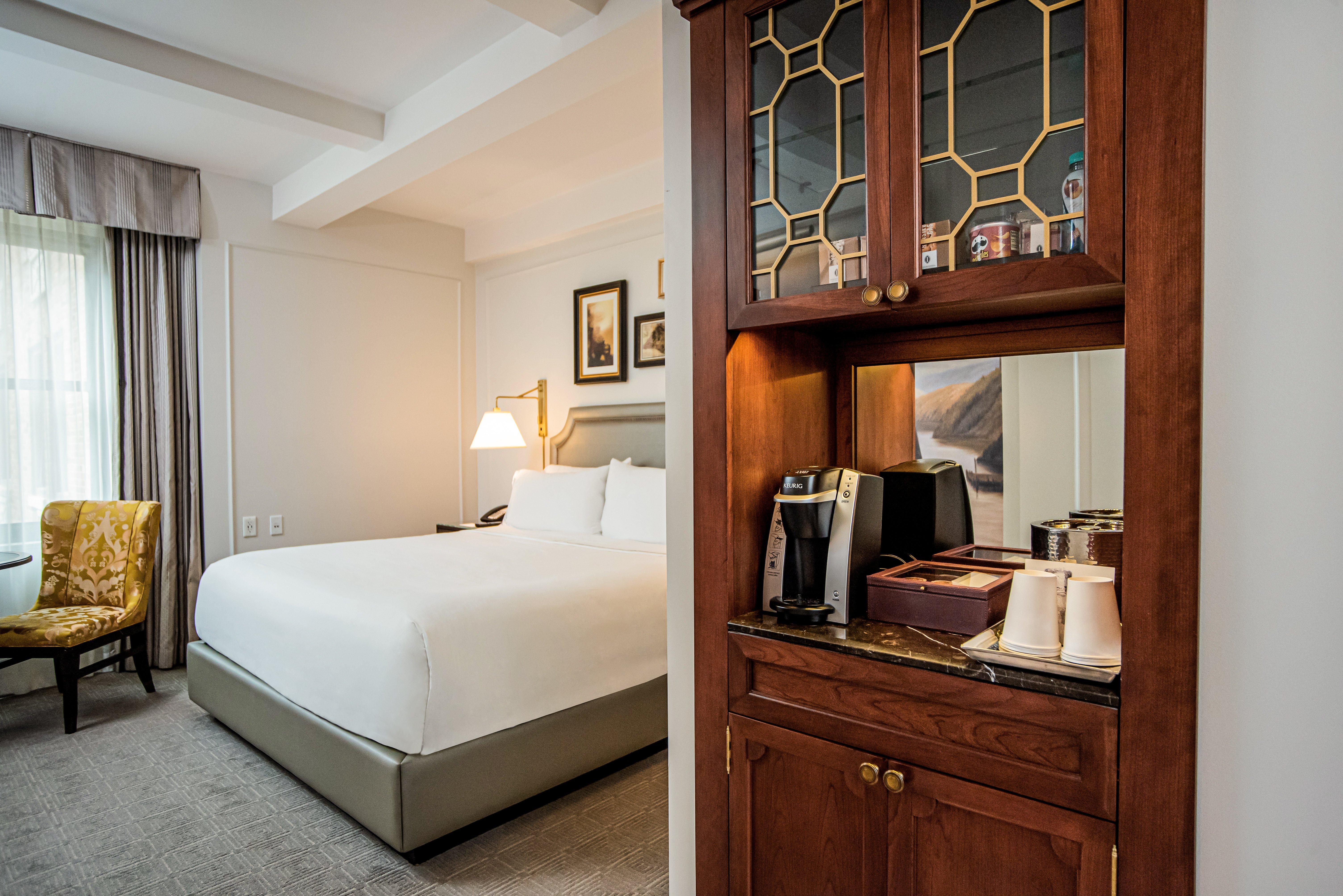 Intercontinental New York Barclay Hotel By Ihg Ngoại thất bức ảnh A coffee station in a hotel room