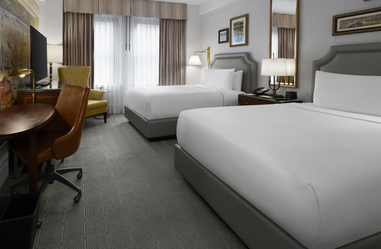 Intercontinental New York Barclay Hotel By Ihg Ngoại thất bức ảnh A guest room at the Hilton Boston Back Bay