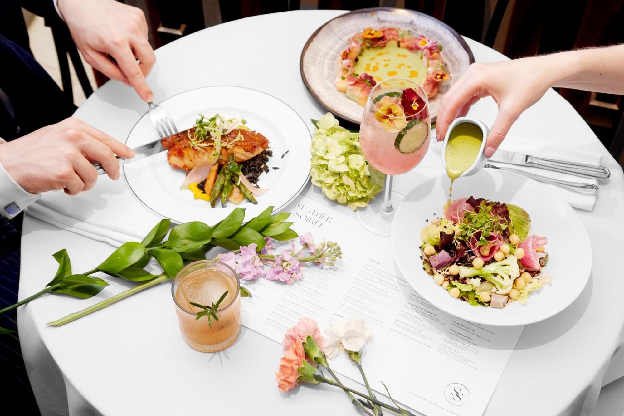 Intercontinental New York Barclay Hotel By Ihg Ngoại thất bức ảnh Dishes at the restaurant